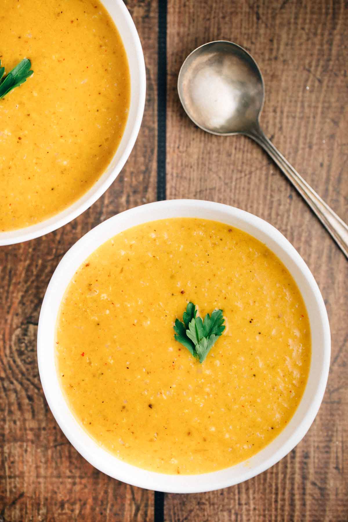 Curry Cauliflower Soup | via veggiechick.com #vegan #glutenfree