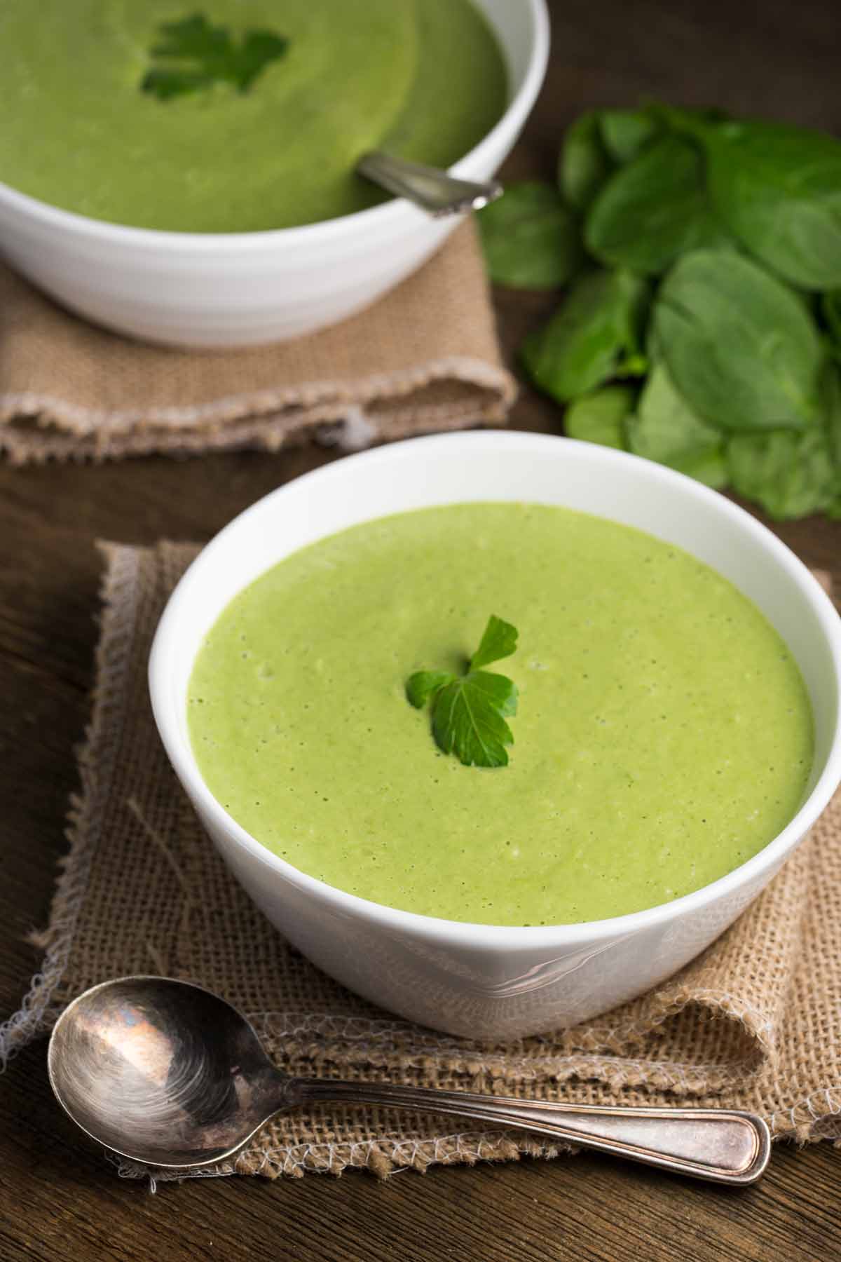 Asparagus Spinach Soup | via veggiechick.com #vegan #glutenfree #oilfree