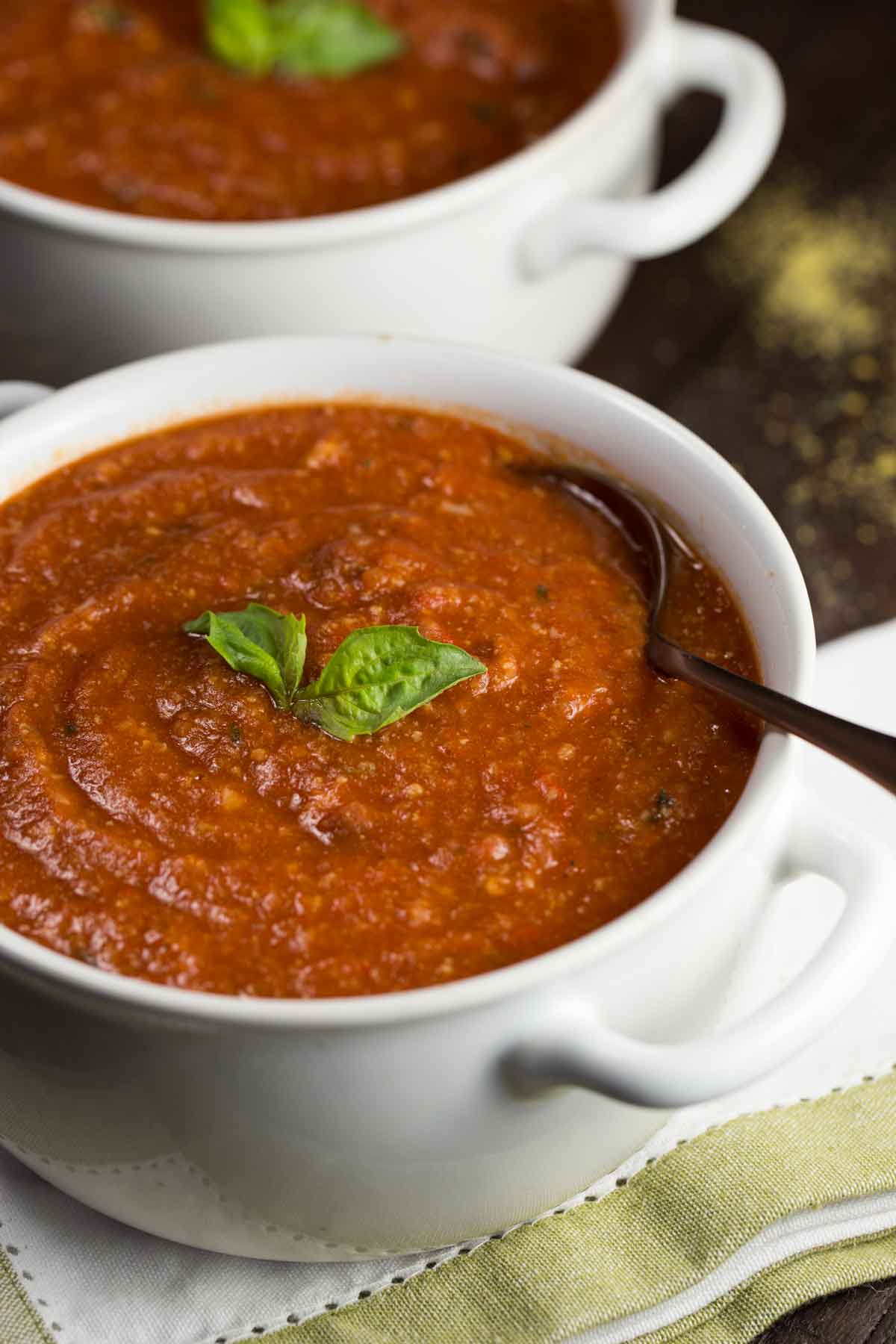 Instant Pot Vegan Tomato Soup | via veggiechick.com #glutenfree #oilfree