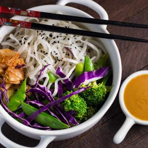 EASY Cold Noodle Salad with Miso-Peanut Sauce | veggiechick.com #glutenfree #vegan