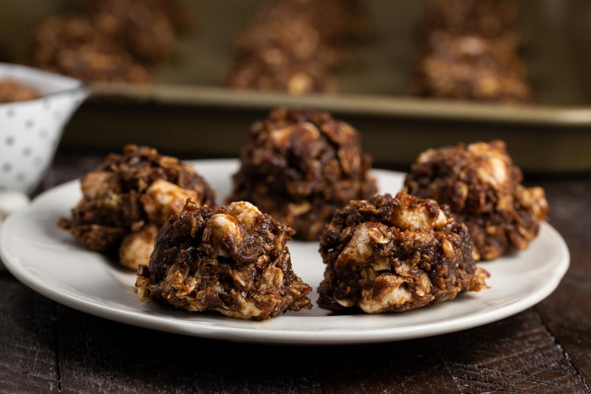 Vegan No-Bake Peanut Butter S'mores Cookies | via veggiechick.com #vegan #oilfree #nobake