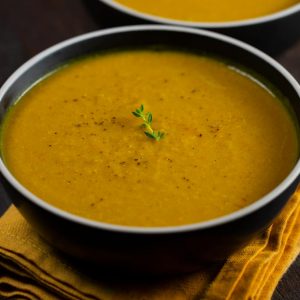 Pumpkin Curry Soup | via veggiechick.com #vegan #glutenfree #oilfree