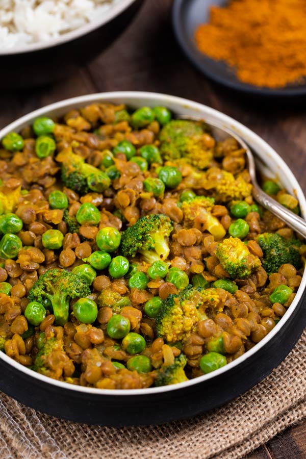 One-Pot Lentil Curry with Peas